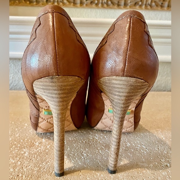 L.A.M.B. Heels! Sexy Saddle Color Heels - Picture 7 of 10